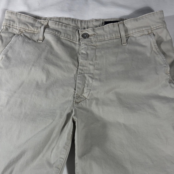 Ag Adriano Goldschmied Other - AG Adriano Goldschmied mens stone khaki flat front 8.5" chino shorts - size 34R